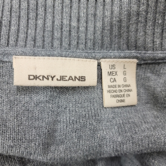 DKNY Women’s Buttoned Cardigan Sweater XL Grey Embroidered Flowers Boho Chic - Picture 2 of 5